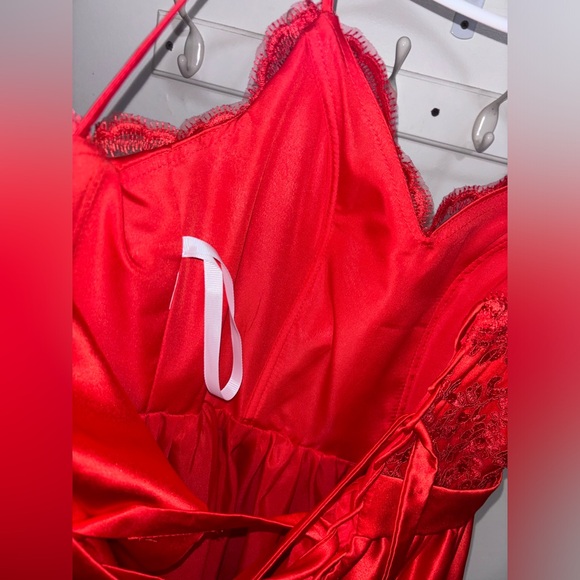 Red Wedding/Prom Dress - Picture 7 of 9